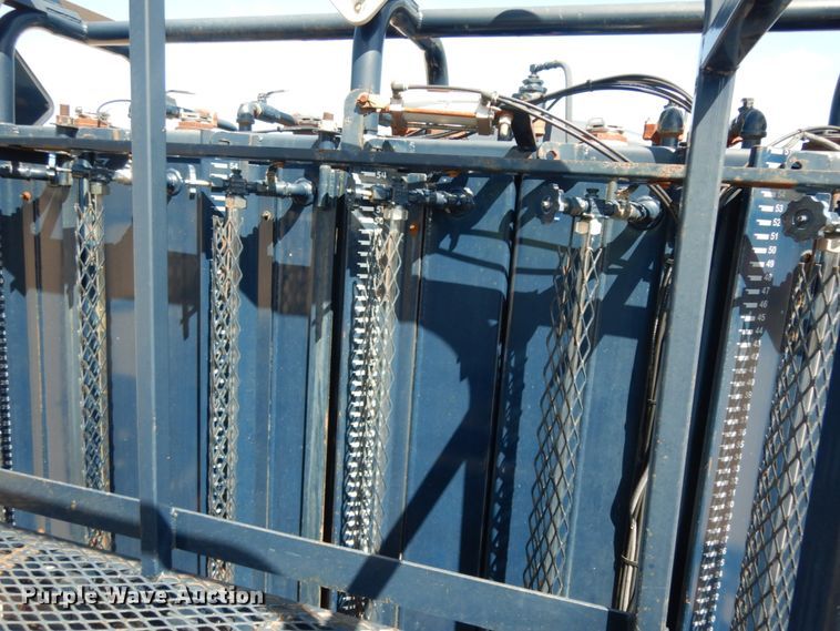 image for item DM2884 2011 International WorkStar 7600  tank truck