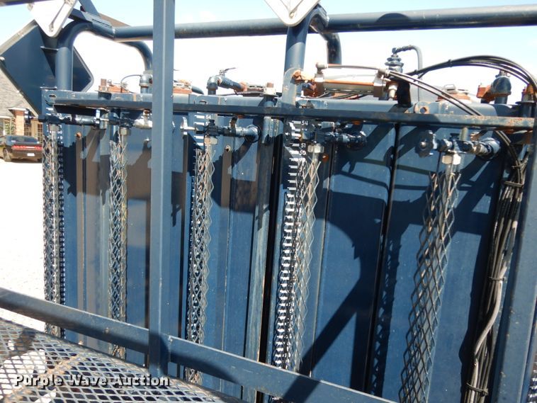 image for item DM2884 2011 International WorkStar 7600  tank truck