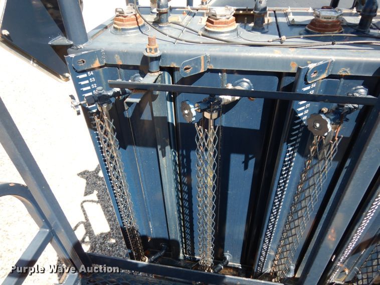 image for item DM2884 2011 International WorkStar 7600  tank truck