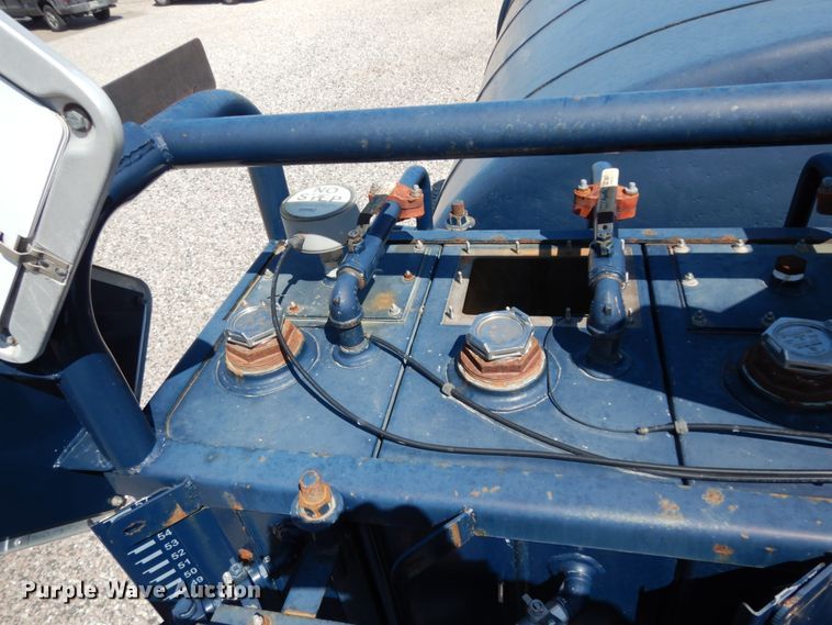 image for item DM2884 2011 International WorkStar 7600  tank truck