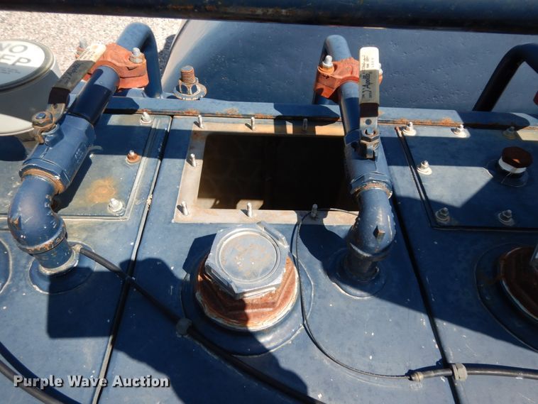 image for item DM2884 2011 International WorkStar 7600  tank truck