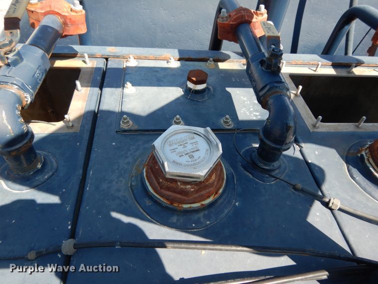 image for item DM2884 2011 International WorkStar 7600  tank truck