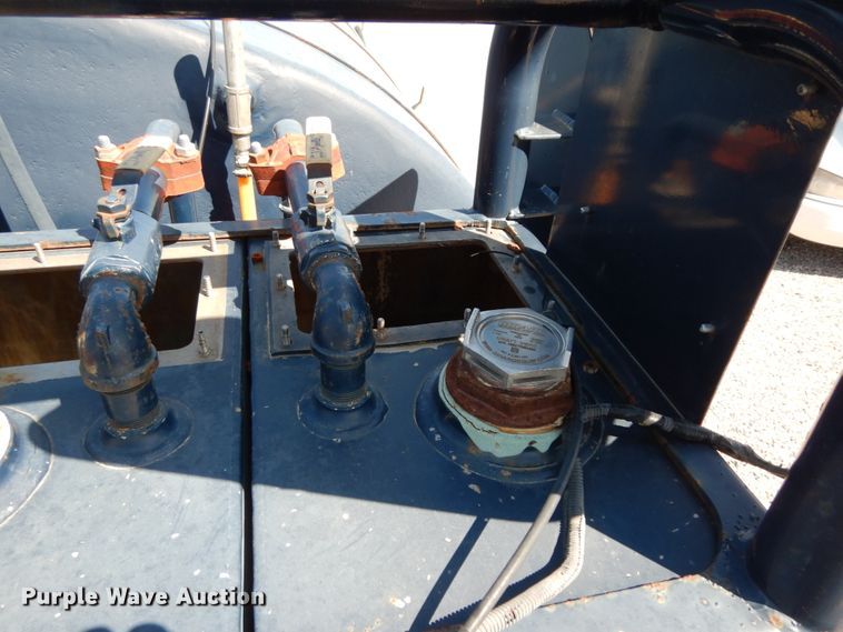 image for item DM2884 2011 International WorkStar 7600  tank truck