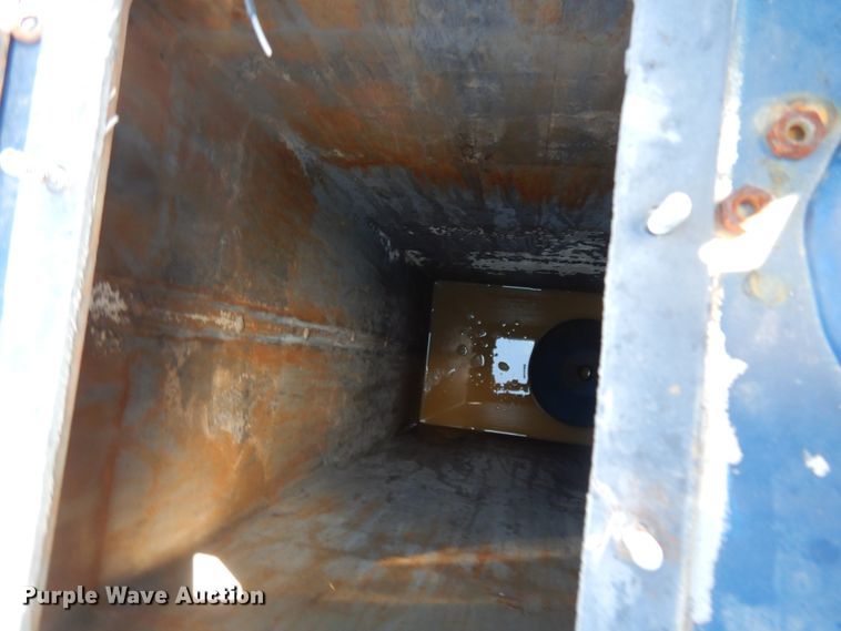 image for item DM2884 2011 International WorkStar 7600  tank truck