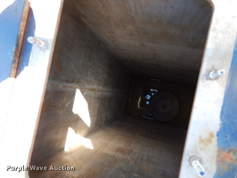 image for item DM2884 2011 International WorkStar 7600  tank truck