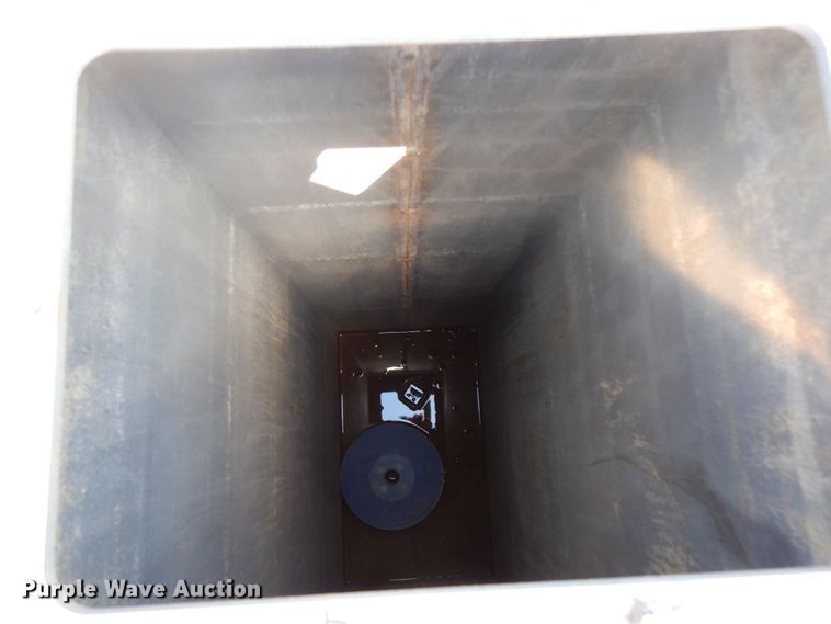 image for item DM2884 2011 International WorkStar 7600  tank truck