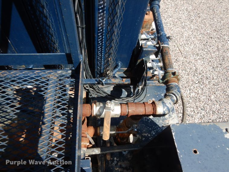 image for item DM2884 2011 International WorkStar 7600  tank truck