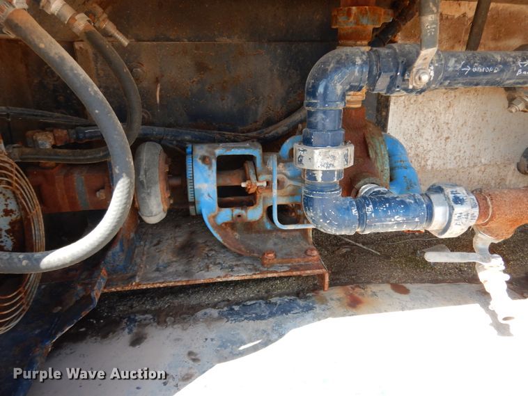 image for item DM2884 2011 International WorkStar 7600  tank truck