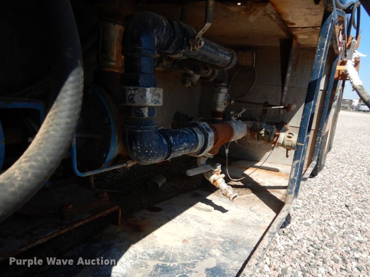 image for item DM2884 2011 International WorkStar 7600  tank truck