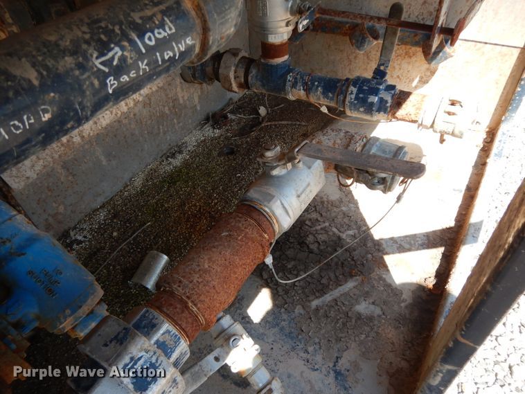 image for item DM2884 2011 International WorkStar 7600  tank truck