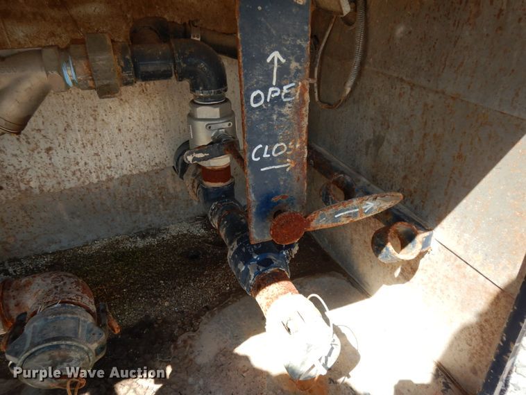 image for item DM2884 2011 International WorkStar 7600  tank truck