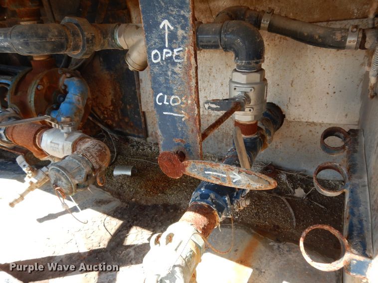 image for item DM2884 2011 International WorkStar 7600  tank truck