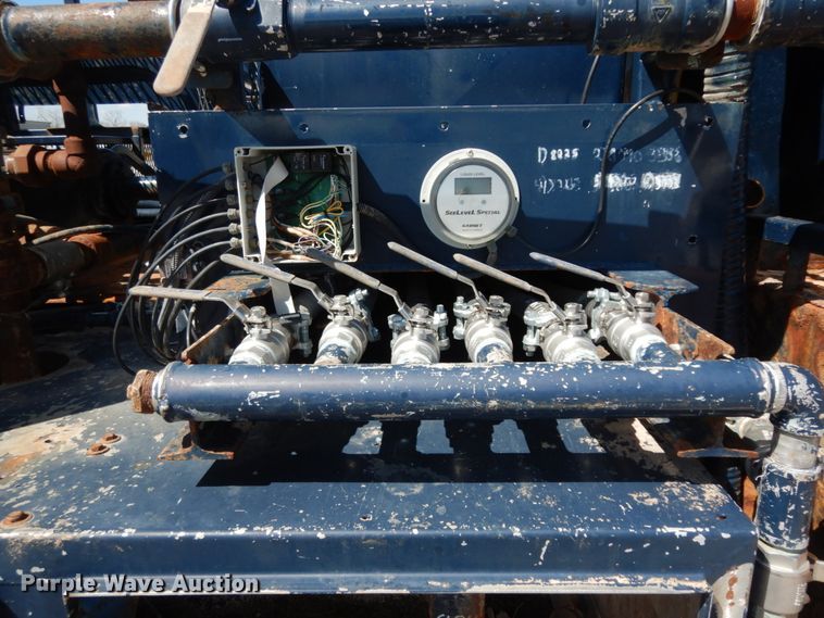 image for item DM2884 2011 International WorkStar 7600  tank truck