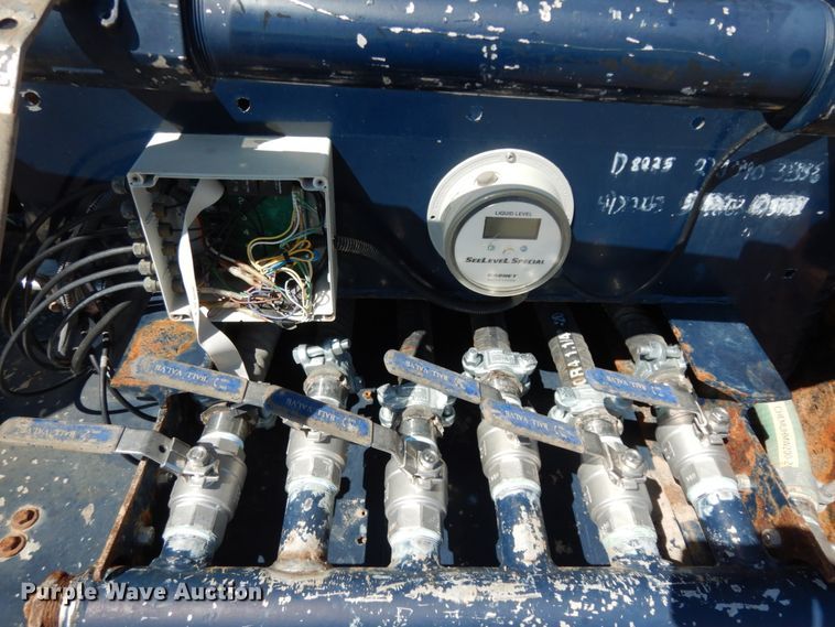 image for item DM2884 2011 International WorkStar 7600  tank truck