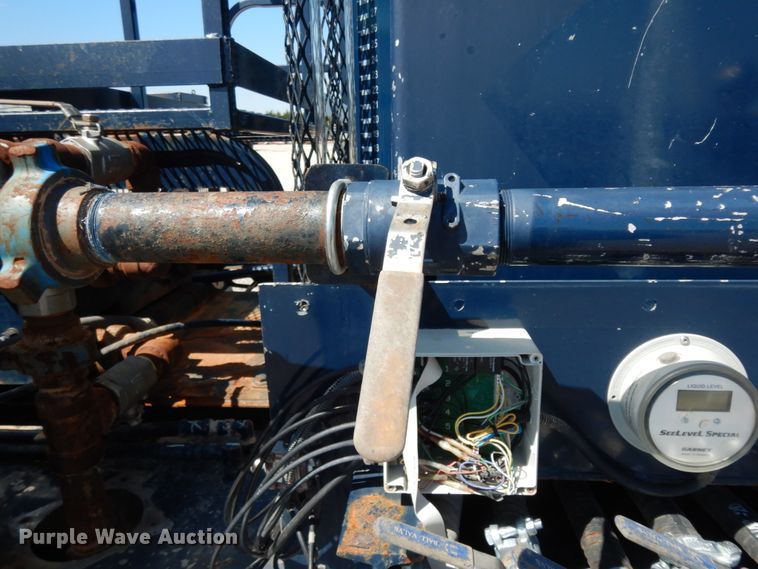 image for item DM2884 2011 International WorkStar 7600  tank truck