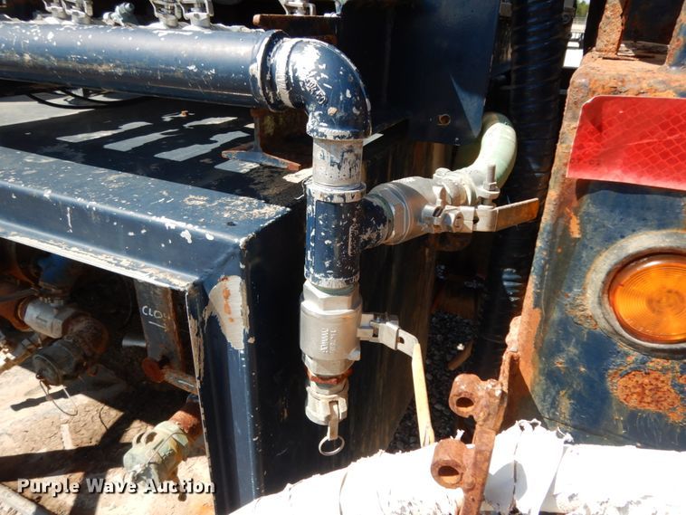 image for item DM2884 2011 International WorkStar 7600  tank truck