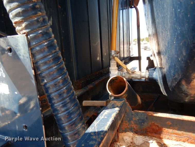 image for item DM2884 2011 International WorkStar 7600  tank truck