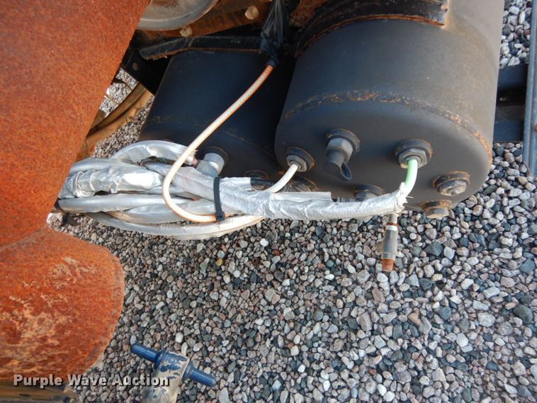 image for item DM2884 2011 International WorkStar 7600  tank truck