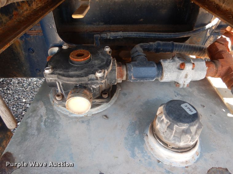 image for item DM2884 2011 International WorkStar 7600  tank truck