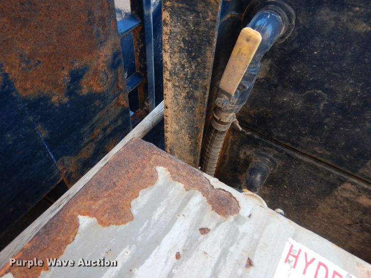 image for item DM2884 2011 International WorkStar 7600  tank truck