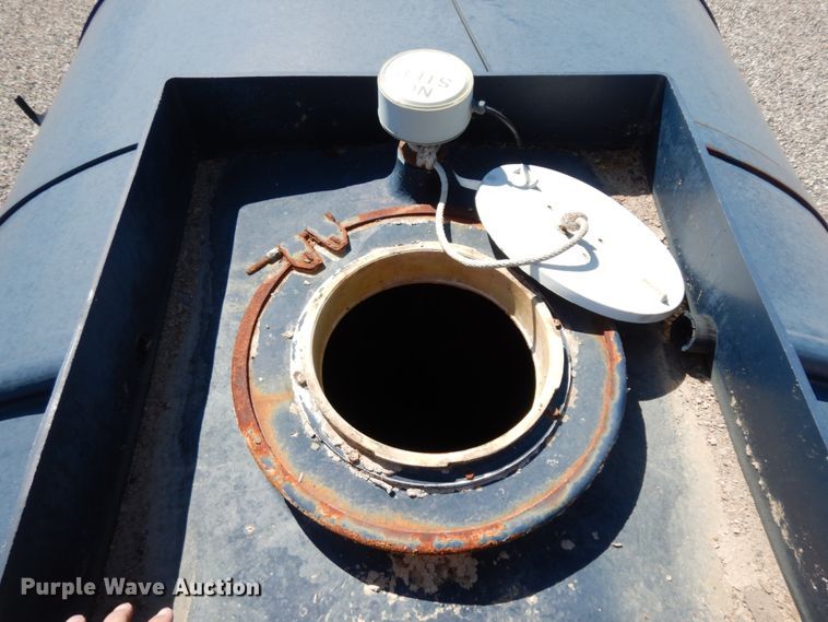 image for item DM2884 2011 International WorkStar 7600  tank truck