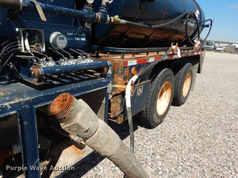 image for item DM2884 2011 International WorkStar 7600  tank truck