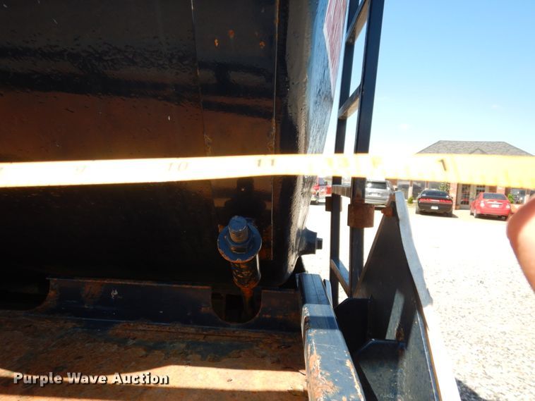 image for item DM2884 2011 International WorkStar 7600  tank truck