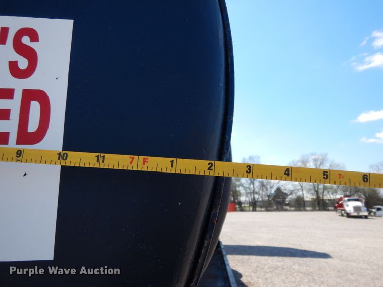 image for item DM2884 2011 International WorkStar 7600  tank truck