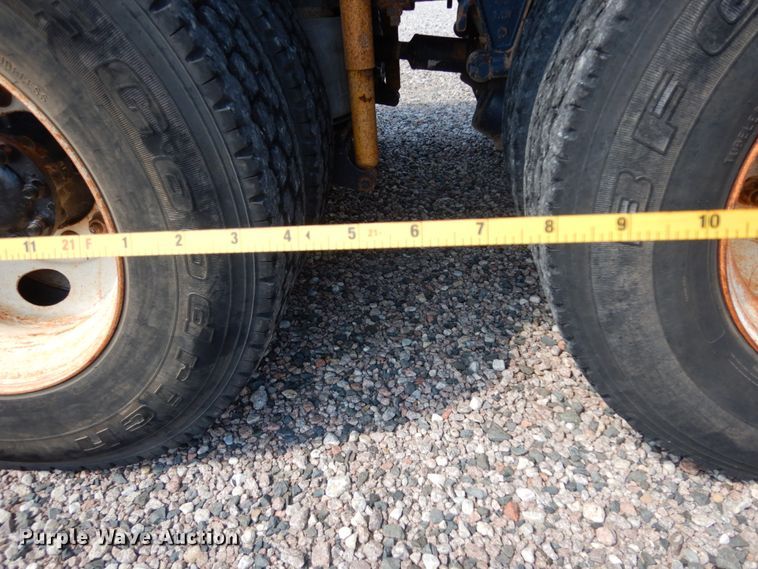 image for item DM2884 2011 International WorkStar 7600  tank truck