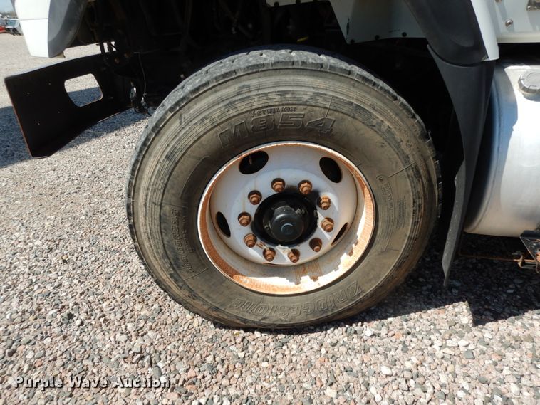 image for item DM2884 2011 International WorkStar 7600  tank truck