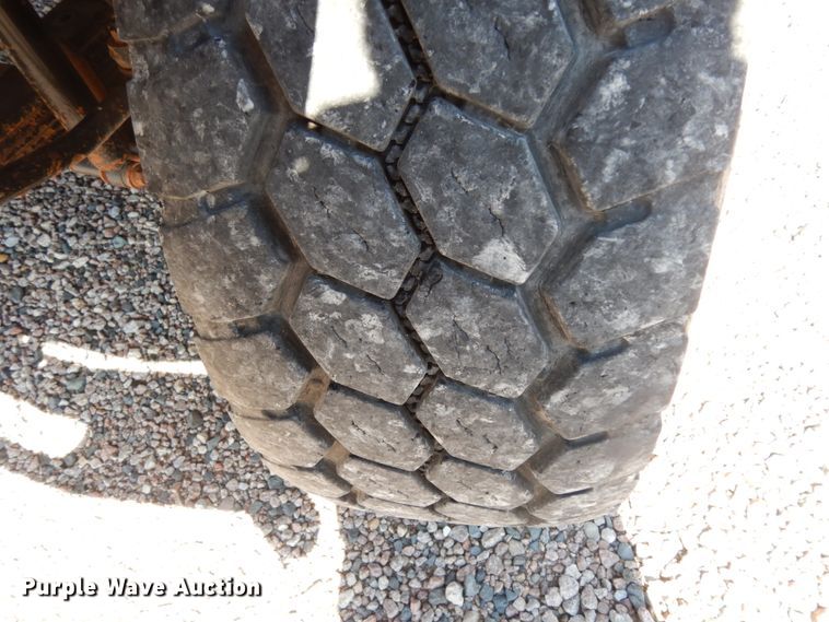 image for item DM2884 2011 International WorkStar 7600  tank truck