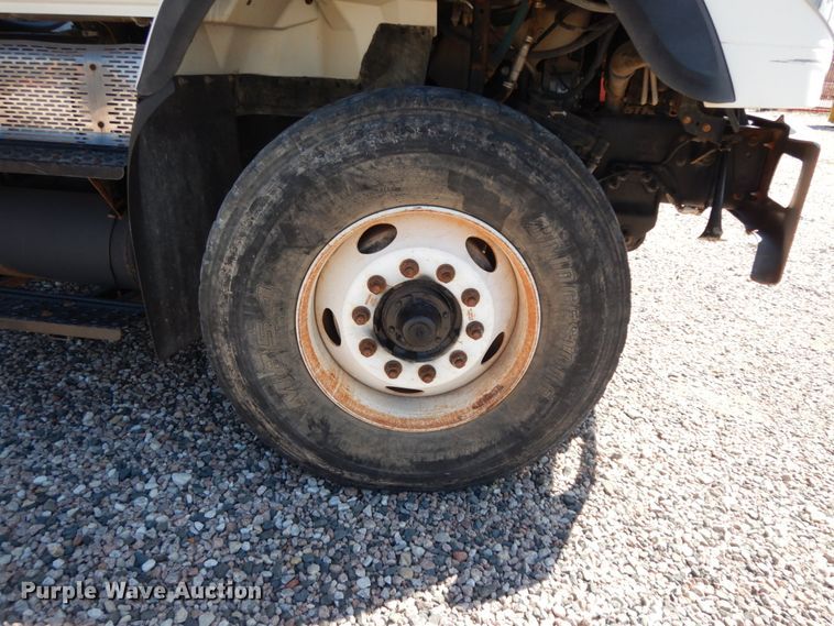 image for item DM2884 2011 International WorkStar 7600  tank truck