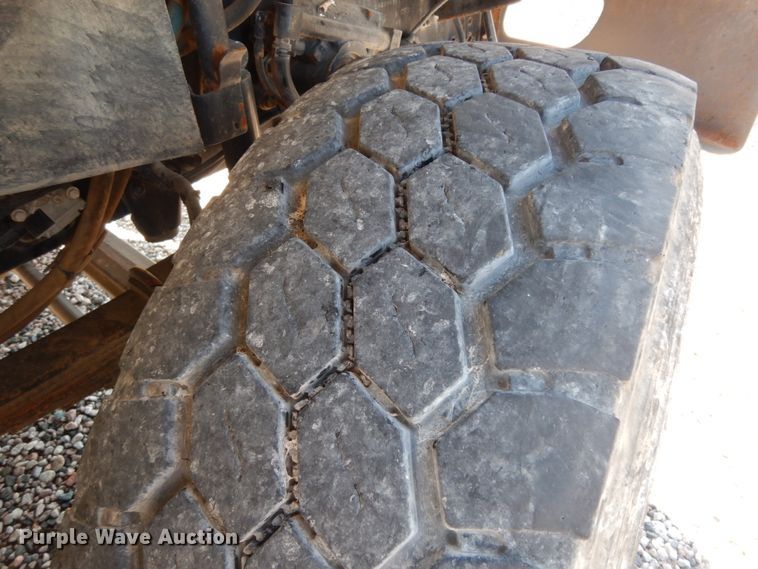 image for item DM2884 2011 International WorkStar 7600  tank truck