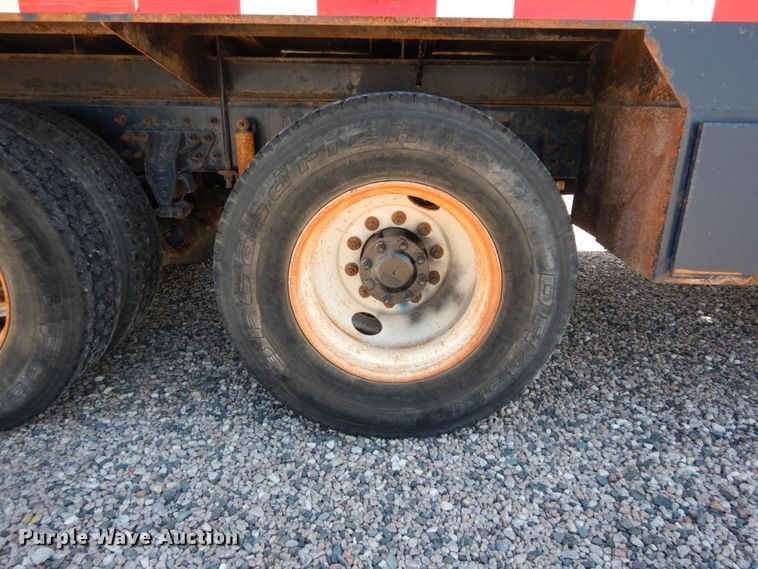 image for item DM2884 2011 International WorkStar 7600  tank truck