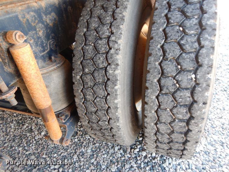 image for item DM2884 2011 International WorkStar 7600  tank truck