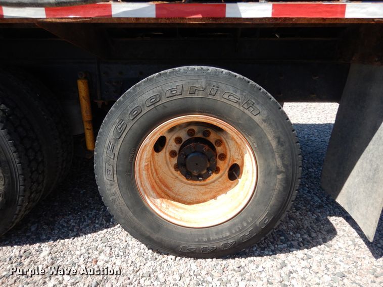 image for item DM2884 2011 International WorkStar 7600  tank truck