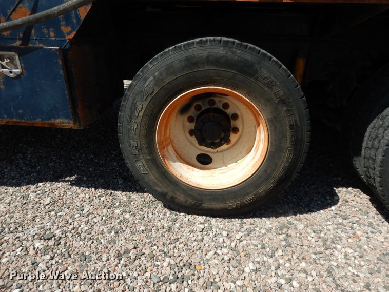 image for item DM2884 2011 International WorkStar 7600  tank truck