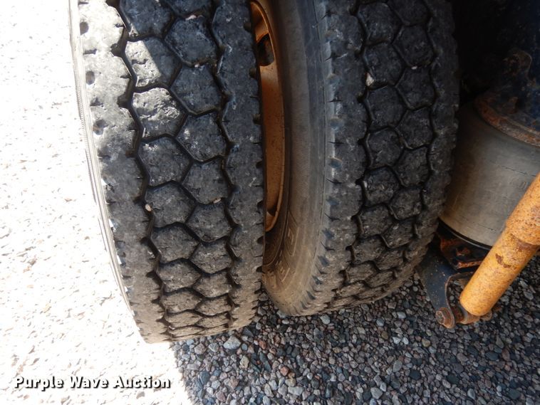 image for item DM2884 2011 International WorkStar 7600  tank truck