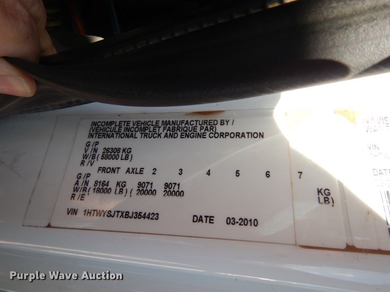 image for item DM2884 2011 International WorkStar 7600  tank truck