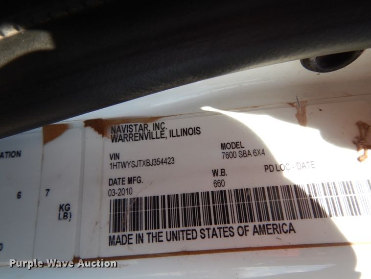 image for item DM2884 2011 International WorkStar 7600  tank truck