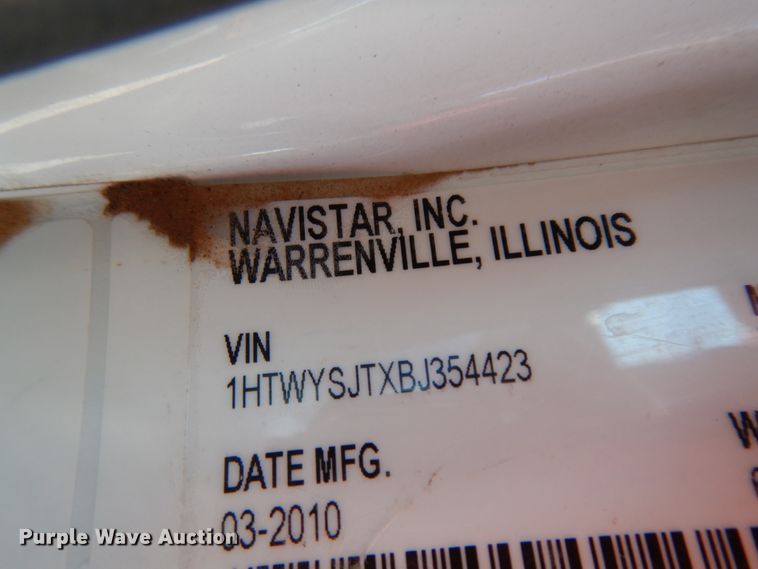 image for item DM2884 2011 International WorkStar 7600  tank truck