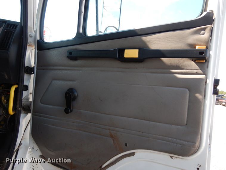 image for item DM2886 2004 Freightliner FL70  sewer jetter truck