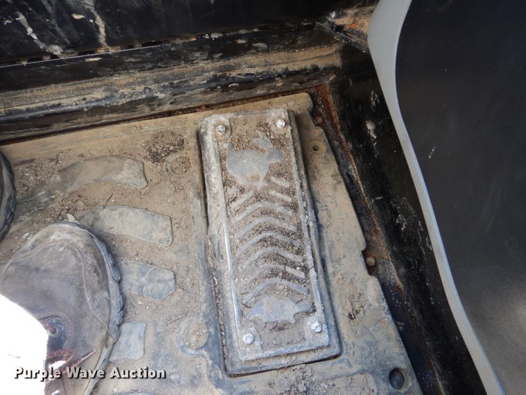 image for item DM4261 2014 Takeuchi TS70R  skid steer loader