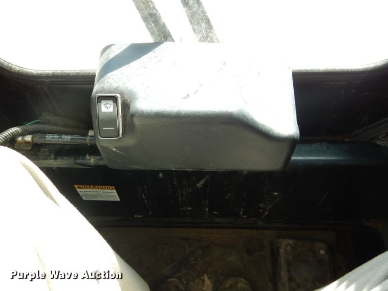 image for item DM4261 2014 Takeuchi TS70R  skid steer loader