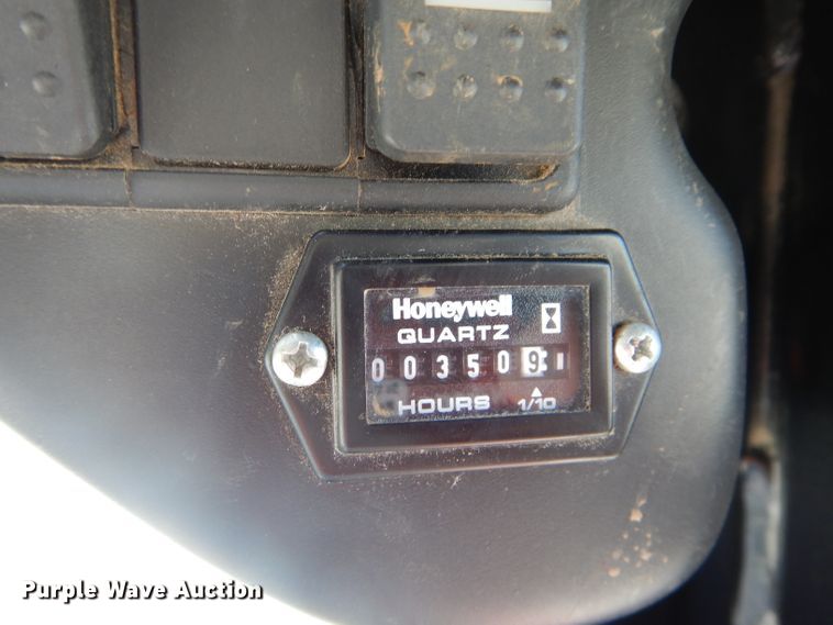 image for item DM4261 2014 Takeuchi TS70R  skid steer loader