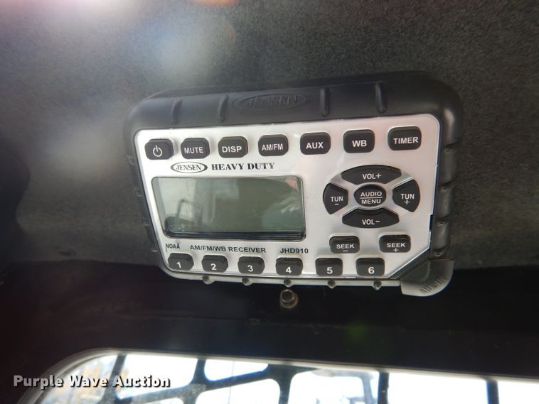 image for item DM4261 2014 Takeuchi TS70R  skid steer loader