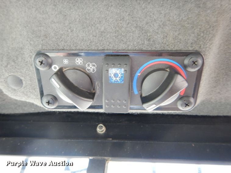 image for item DM4261 2014 Takeuchi TS70R  skid steer loader