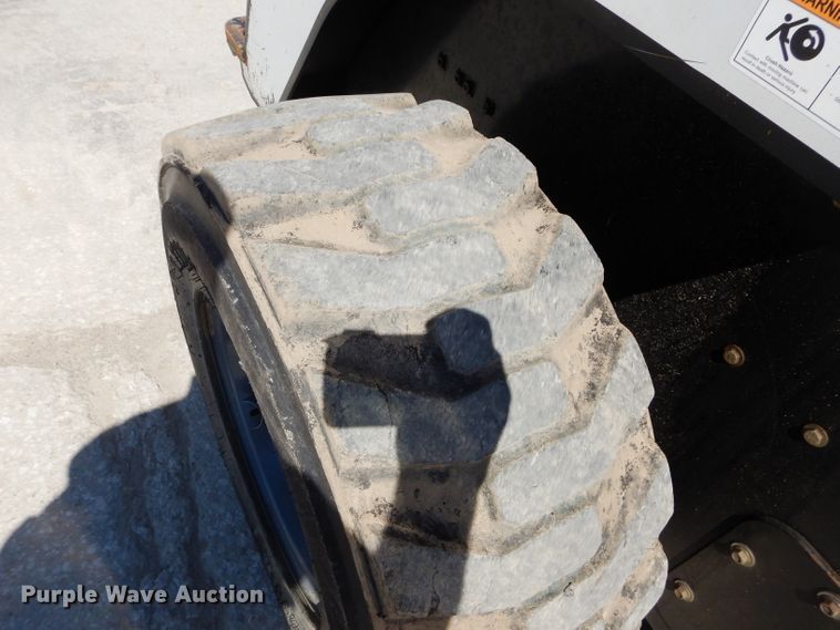 image for item DM4261 2014 Takeuchi TS70R  skid steer loader