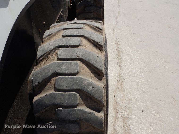 image for item DM4261 2014 Takeuchi TS70R  skid steer loader