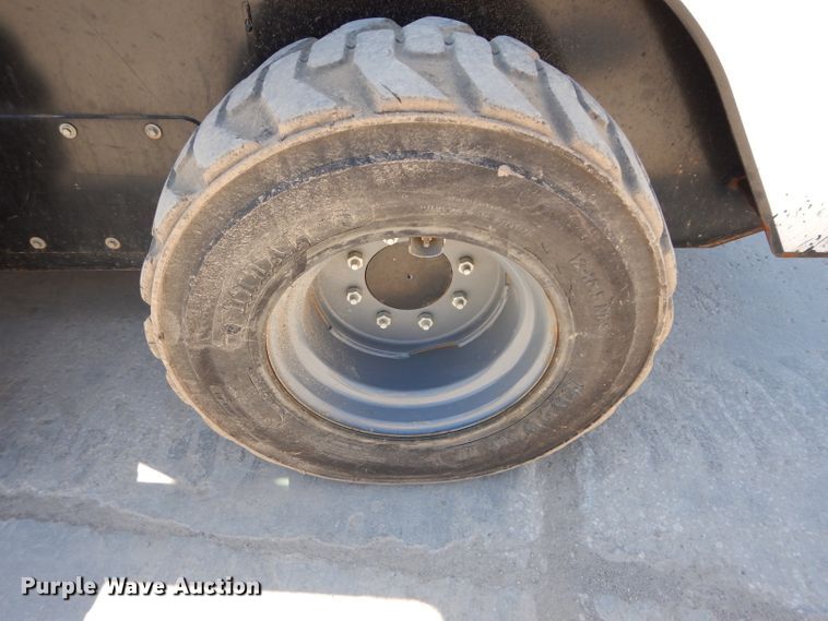 image for item DM4261 2014 Takeuchi TS70R  skid steer loader